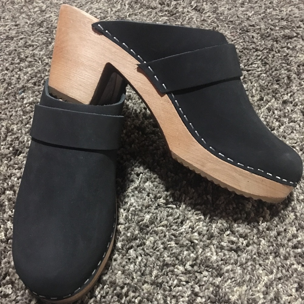 Women’s Black clogs